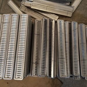 Adjustable size radiator plate
